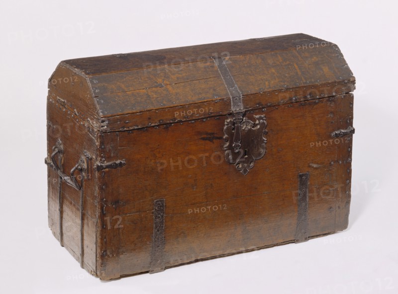 Travelling Trunk. England, late 16th century-early 17th century