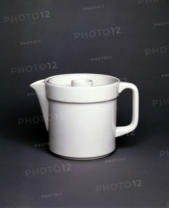 Teapot and lid, by Grethe Meyer. Copenhagen, Denmark, 20th century