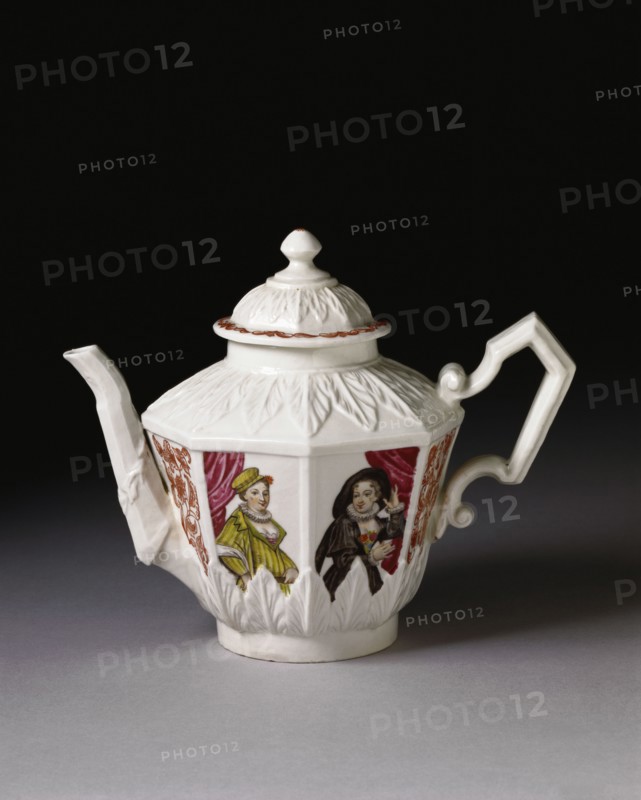 Teapot, by Francesco Vezzi. Venice, Italy, 18th century