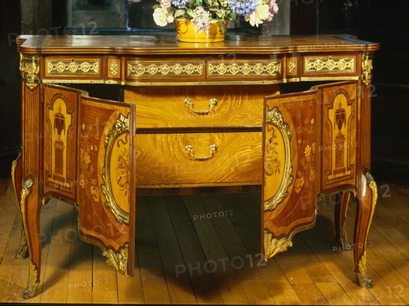 Commode. France, late 17th century