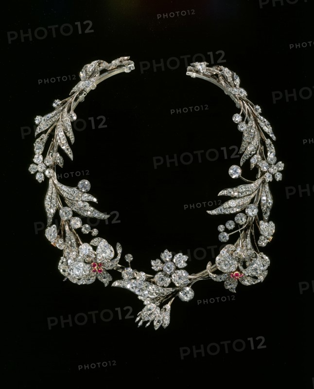 Wreath necklace or tiara. Western Europe, early 19th century. 
Londres, Victoria & Albert Museum
Londres, Victoria and Albert Museum