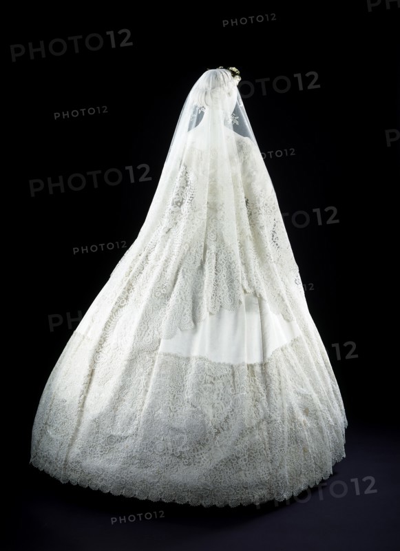 Wedding dress worn by Eliza Penelope Clay when she married Joseph Bright. London, England, 1865. 
Londres, Victoria & Albert Museum
Londres, Victoria and Albert Museum