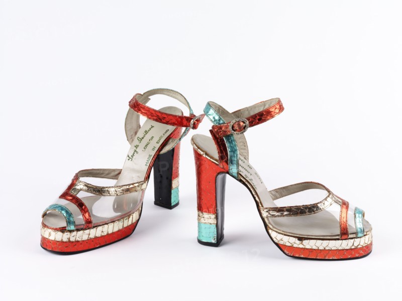 Paire de talons à semelle compensée
