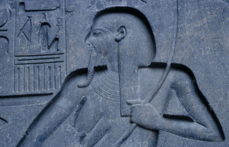 Ramsès II, relief en creux.
Temple de Karnak, Egypte.