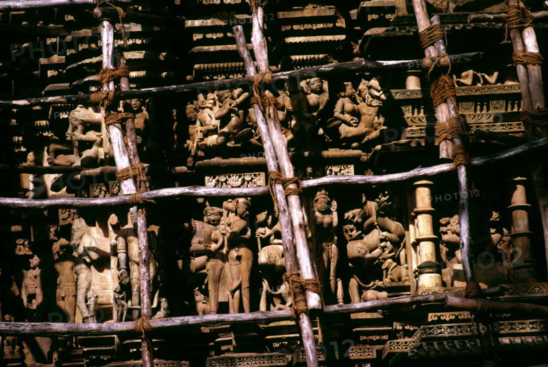 Restauration du Temple d'Adinatha, Khajuraho, Madhya Pradesh, Inde.