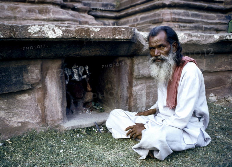 Jardins de Mandore, saint homme apportant des offrandes à Ganesh, dieu hindou