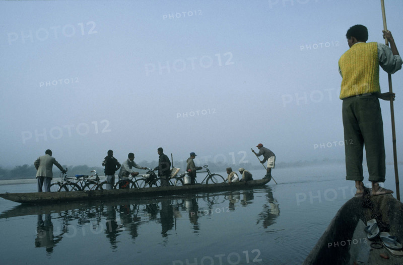 Punting traffic on the Rapti River, Chitwan National Park, Nepal