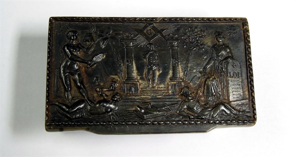 French snuffbox with Masonic decoration.