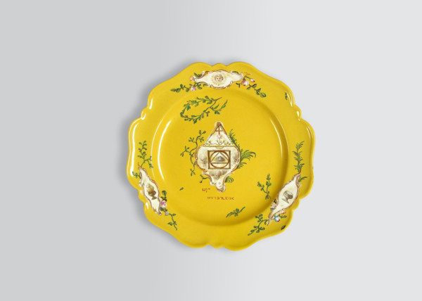 Assiette en faïence.