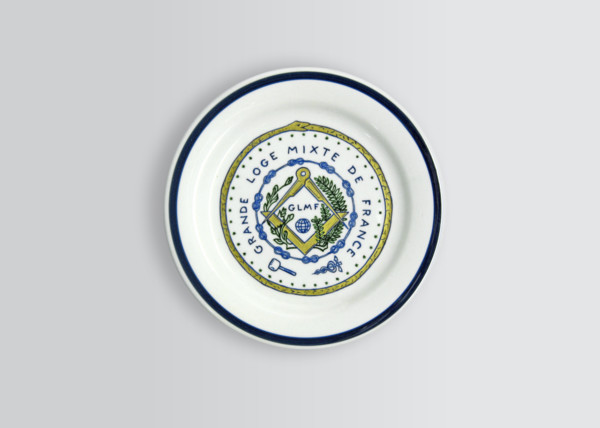 Assiette en faïence.