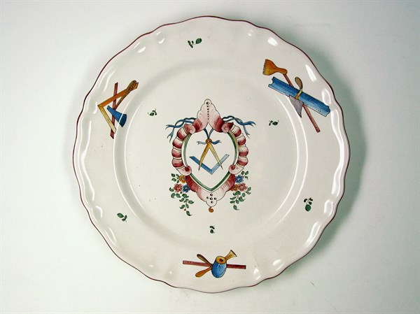 Assiette en faïence.