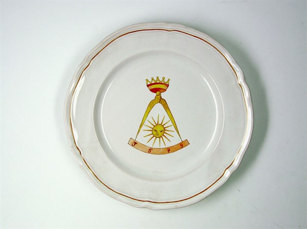 Assiette en faïence.