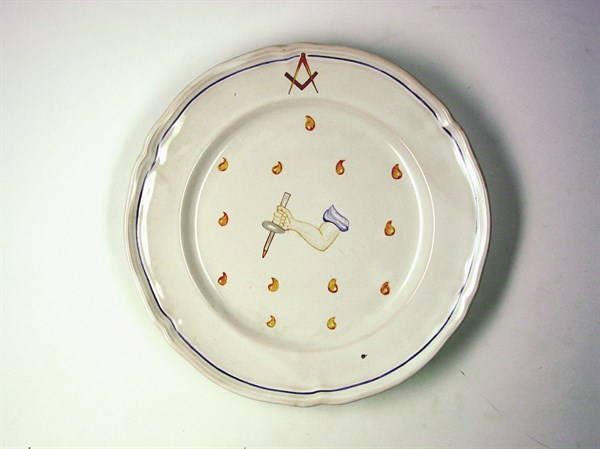 Assiette en faïence.