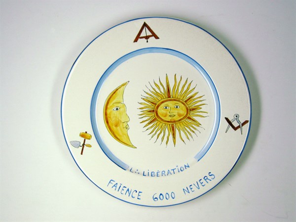 Assiette en faïence.