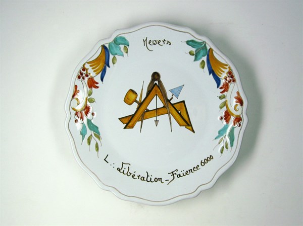 Assiette en faïence.