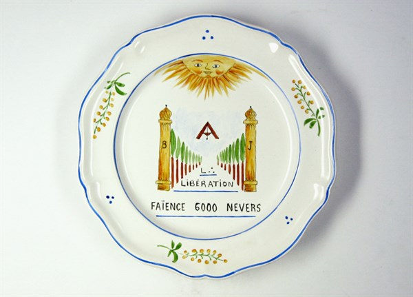 Assiette en faïence.
