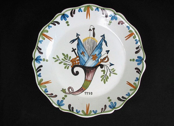 Deep faience plate.