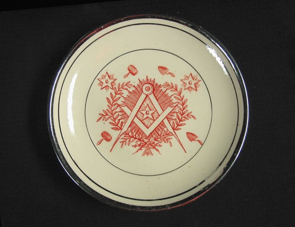 Faience saucer.