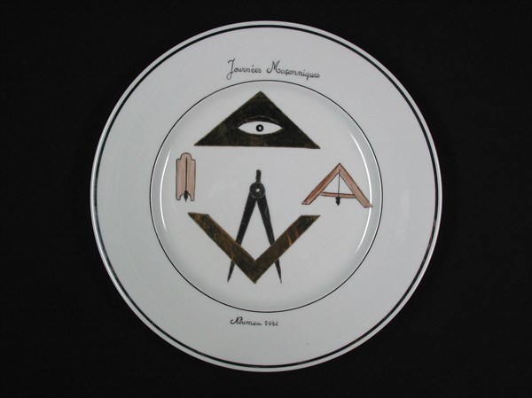 Porcelain plate.