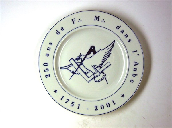Assiette en porcelaine.