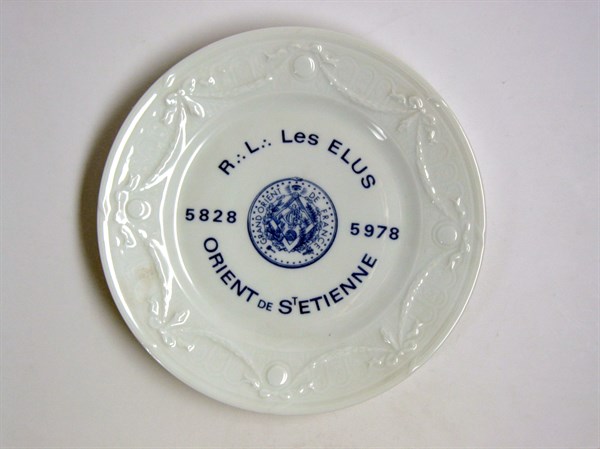 Assiette en porcelaine.