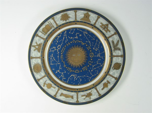 Assiette en porcelaine.