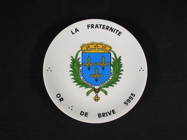 Assiette en porcelaine.