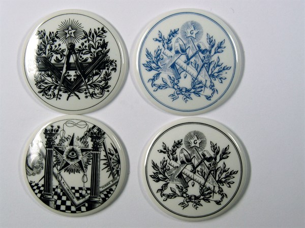 Jetons en porcelaine à décors maçonniques, 5 cm, fin du 20e siècle
