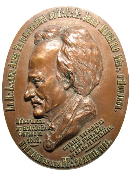 Medallion of the lodge Les Amis Triomphants in tribute to Brother Jean Motard.