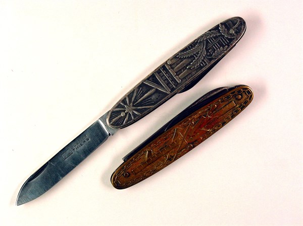 Metal knives with Masonic motifs from the lodge Justice.