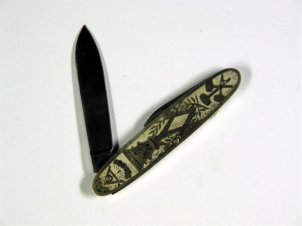 Metal knives with Masonic motifs from the lodge Justice.