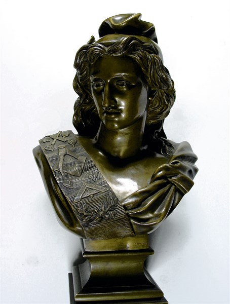 Bronze bust of Masonic Marianne.