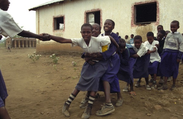 Enfants jouant dans la cour de récréation, 2007