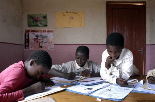 Elèves swazis en classe, 2004