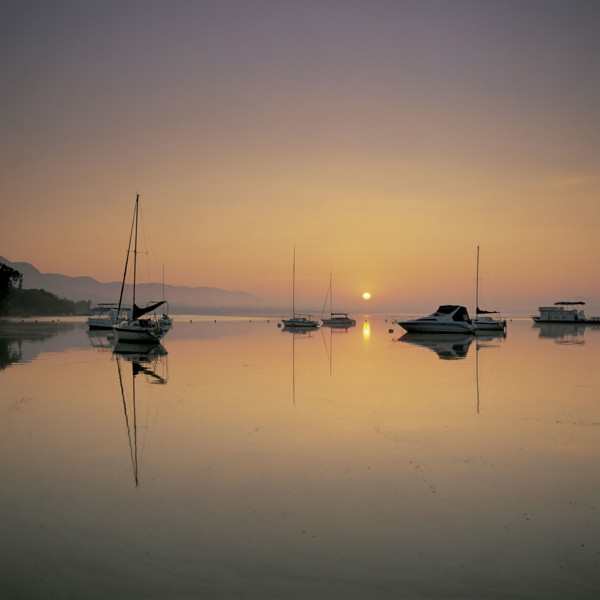 SUNRISE OVER THE HARTBEESPOORT DAM