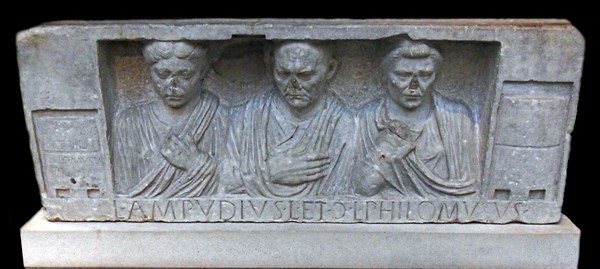 The portrait shows Lucius Ampudius Philomusus