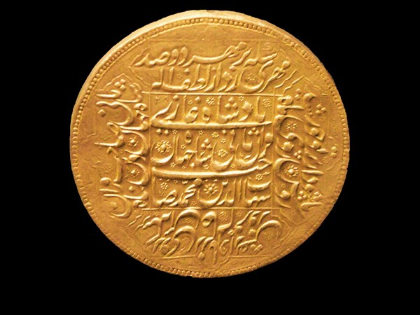 Facsimile of gold 200 mohur of Shah Jahan