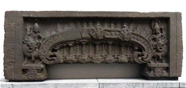 7th century lintel in the style of Prei Kmeng