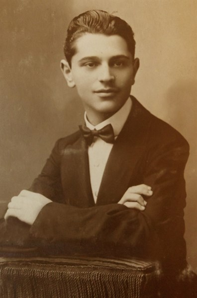 Young Jewish immigrant in England