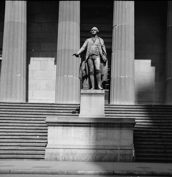 Statue of George Washington in NYC