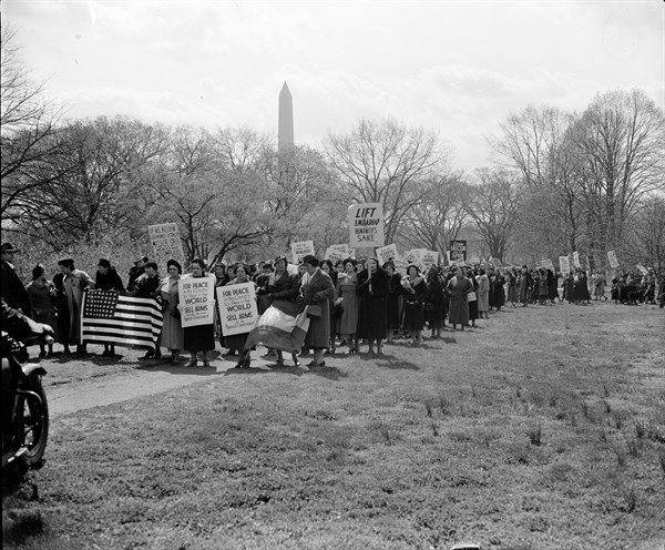 Spanish American women protest in Washington to lift arms embargo 1937