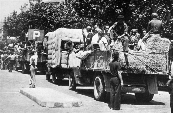 Civil volunteers take up positions in central Barcelona