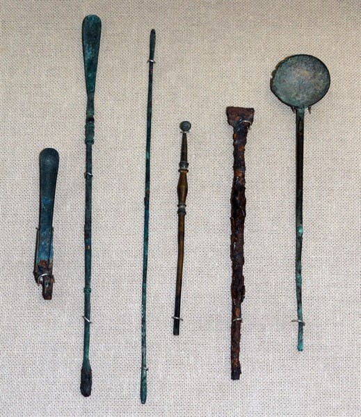 Roman surgical instruments