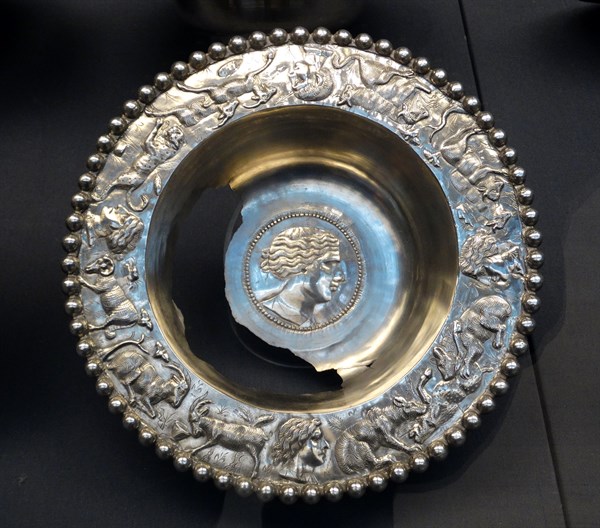 Late-Roman tableware flanged bowls