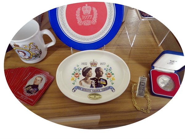 Commemorative platter for the Queen's Silver Jubilee