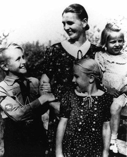 Idealised German Aryan d family during the Nazi era 1936