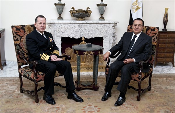 Photograph of Admiral Mike Mullen and President Hosni Mubarak
