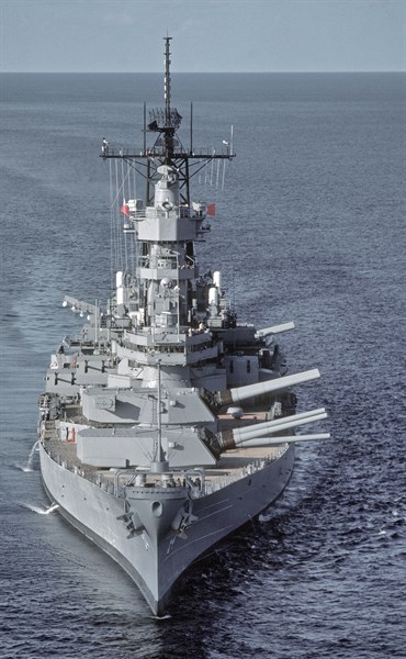 USS Wisconsin with her main guns trained to port side, Gulf of Mexico, 1988