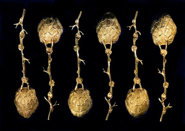 Set of teaspoons in case, Silver-gilt, mahogany case, London 1812/13.