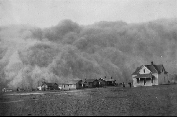 Dust storm approaching Stratford